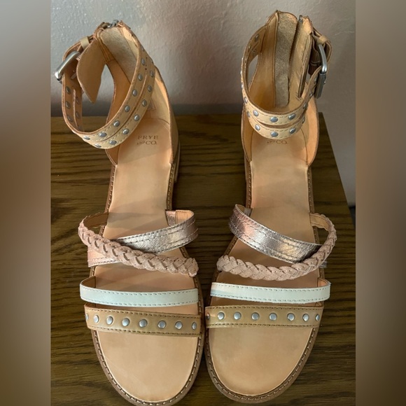 FRYE And CO Sandals Evie Mixed Strap Stud Caramel Multi Size 9.5 Fits like 10 - Picture 2 of 7